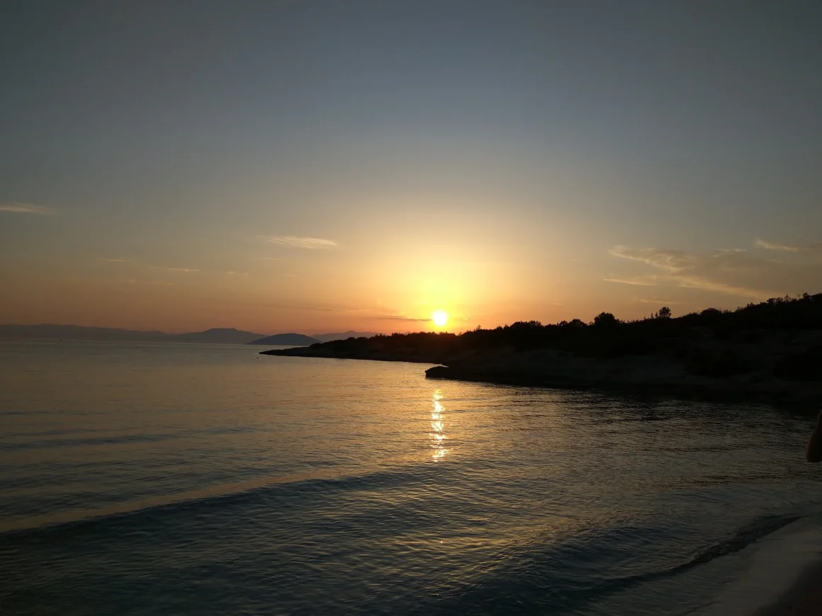 Παραλία Λεπίτσα & Eστιατόριο/Bar Cafe (6χλμ)