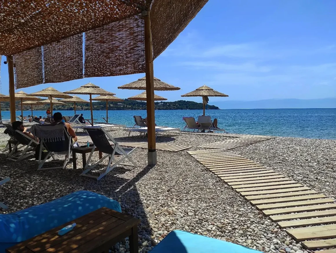 Salty Beach bar at Ververoda Beach (4km)